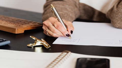 京東國際平臺優(yōu)點：物流速度快、商品種類豐富、售后服務(wù)好