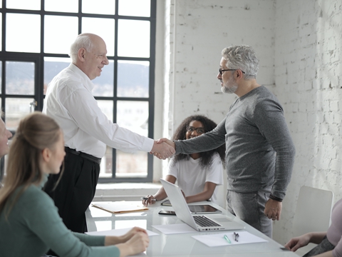 非居民賬戶接收退稅的條件及國際適用性分析